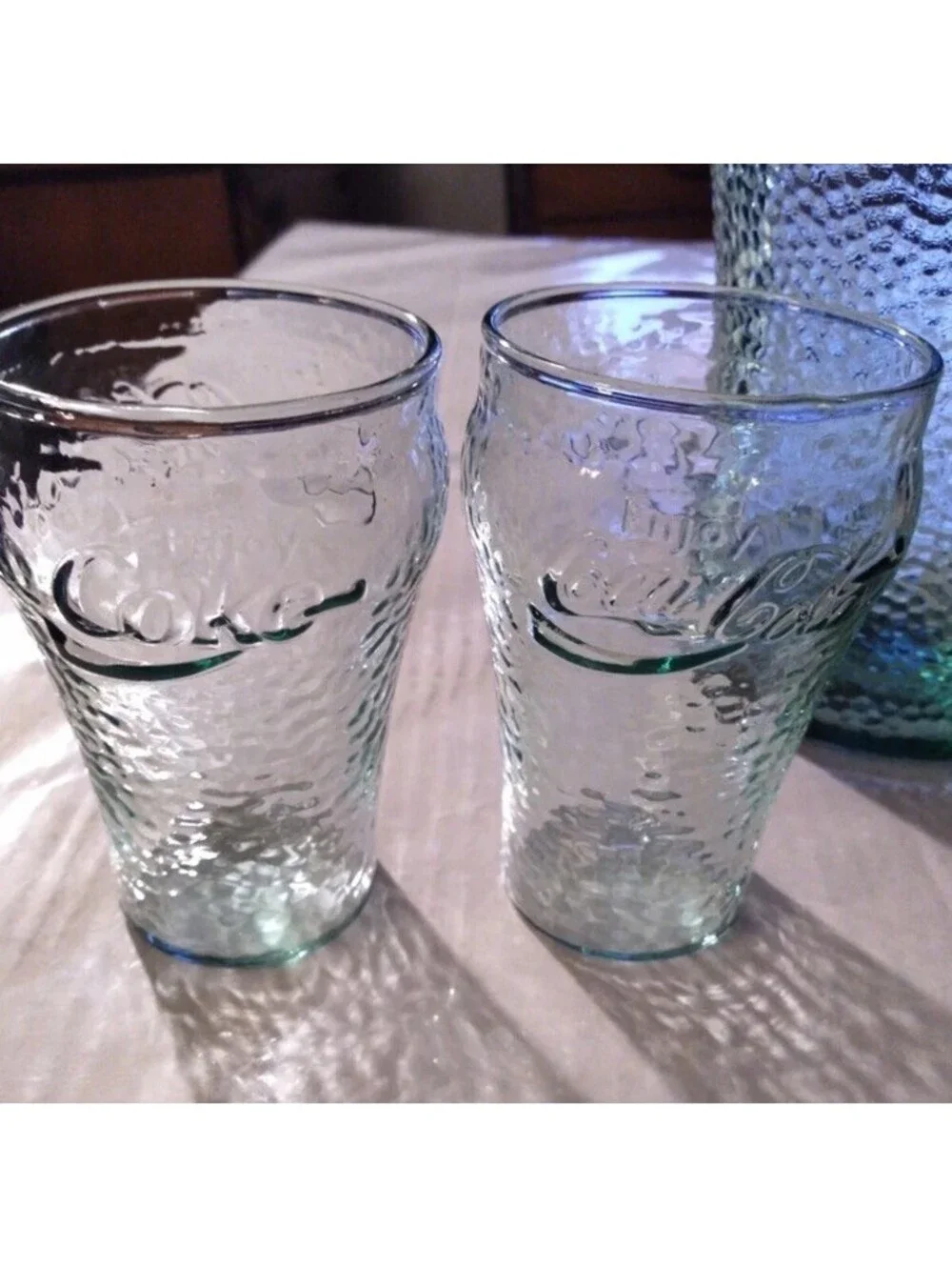 VTG COCA-COLA HEAVY GREEN PEBBLED GLASS 64 0Z COKE PITCHER-WITH 2 GLASSES 1999